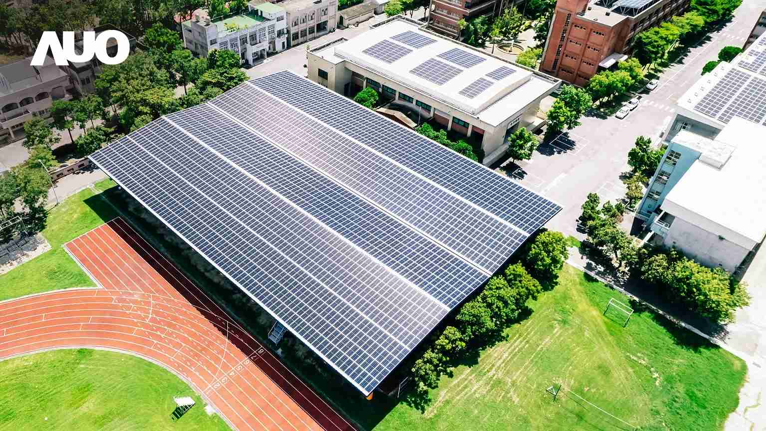 人生就是博SunSteel光电整合型浪板具备快速安装、、、、轻量化优势，，，可提升15%发电效能，，通过国际IEC与台湾VPC认证安全、、防漏、、、、耐候标准